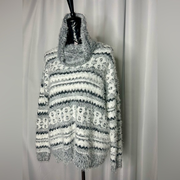 89th & Madison Gray, Black and White sweater - Picture 3 of 5